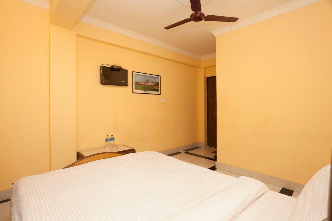 Spot On 397 Hotel Triveni Guest House Kathmandu Exteriör bild